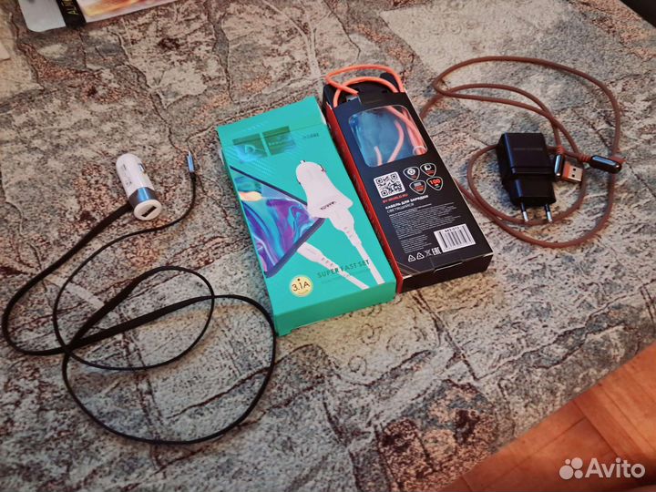 Комплект зарядок и шнуров