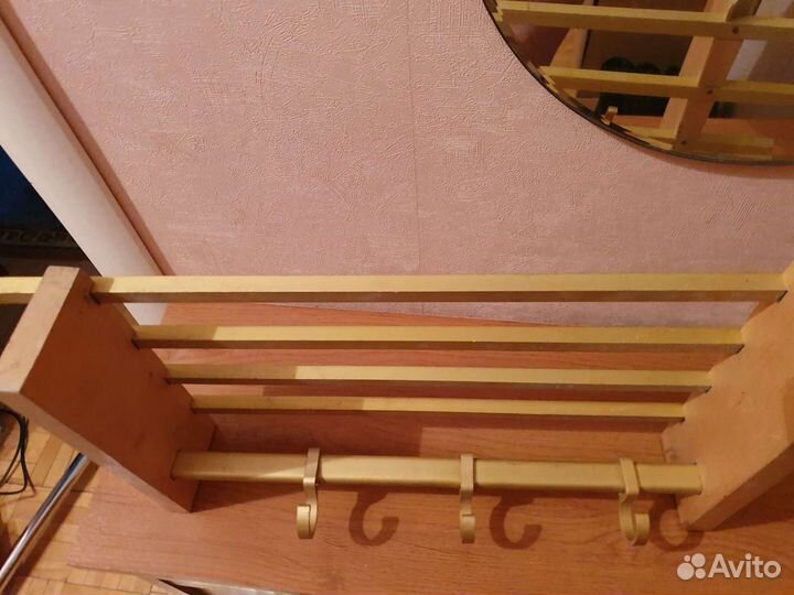 Вешалка для одежды и шапок