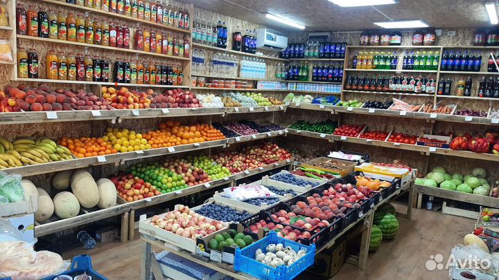 Продавец в овощи фрукты