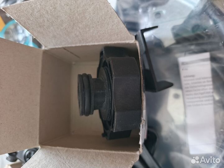 Крышка расширительного бачка Opel Astra J