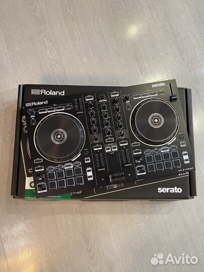 DJ-контроллер Roland DJ-202