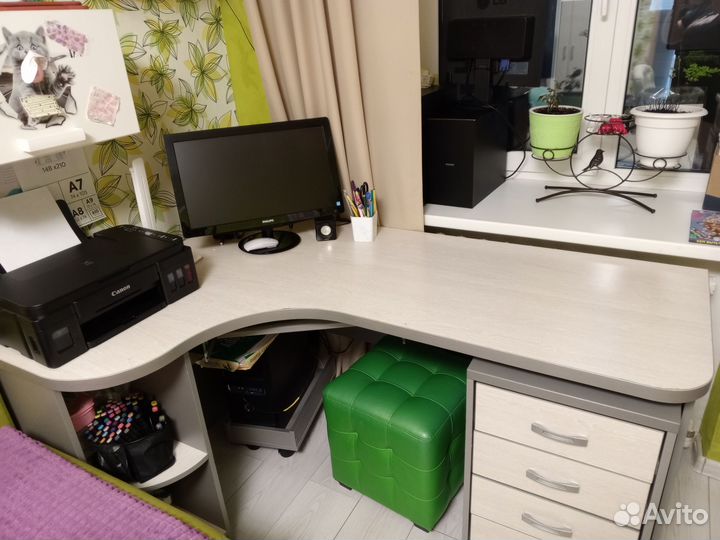 Письменный стол