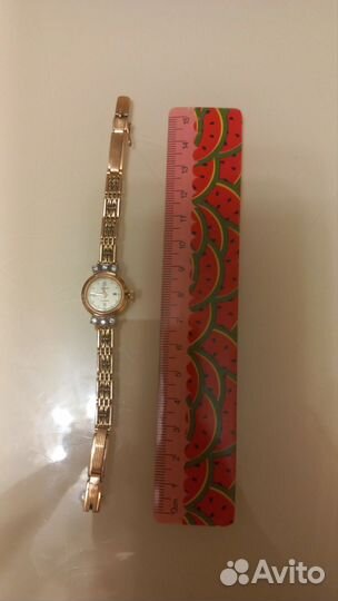 Золотые часы женские Чайка с бриллиантами