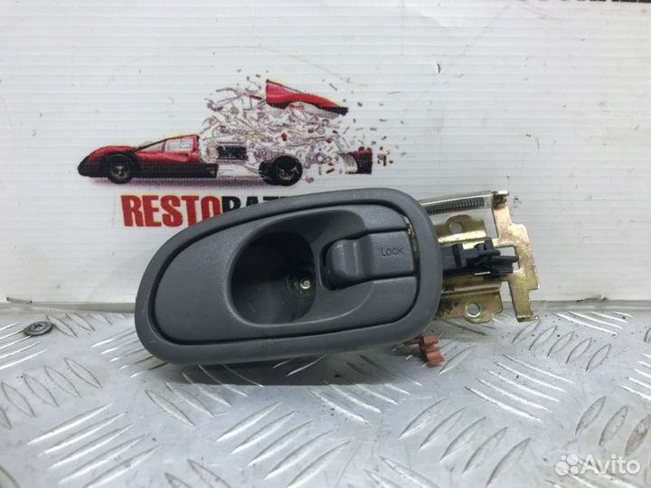 Ручка двери внутренняя правая Kia Shuma лифтбек