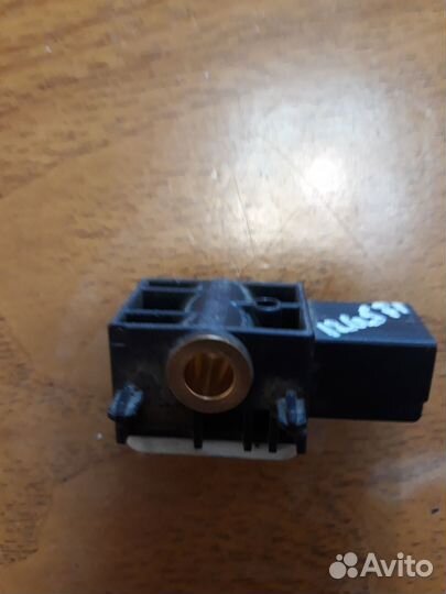 Продам датчик удара peugeot 207