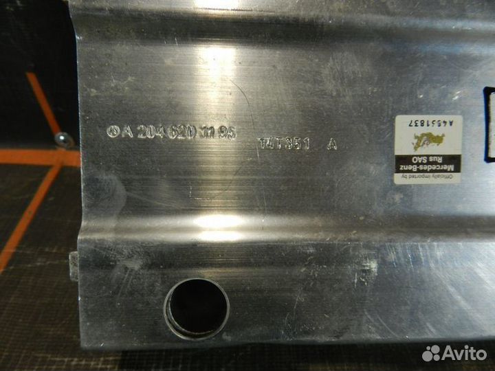 Кронштейн усилителя бампера Mercedes-Benz W204 C