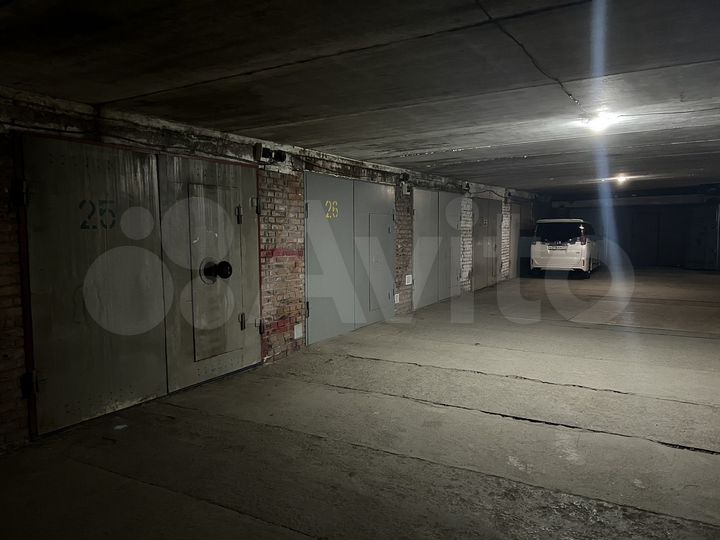 Гараж, > 30 м²