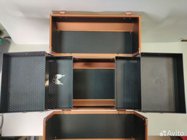 Бьюти кейс золотой ромб