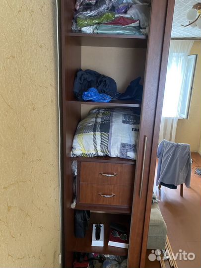 Трехстворчатый шкаф