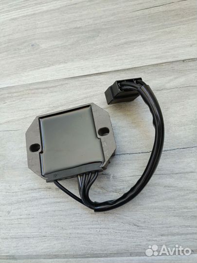 Реле-регулятор suzuki Bandit GSF250,400,RF400