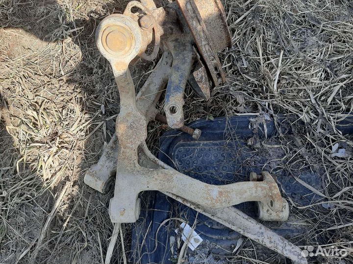 Рычаг передний верхний Volkswagen Transporter T4