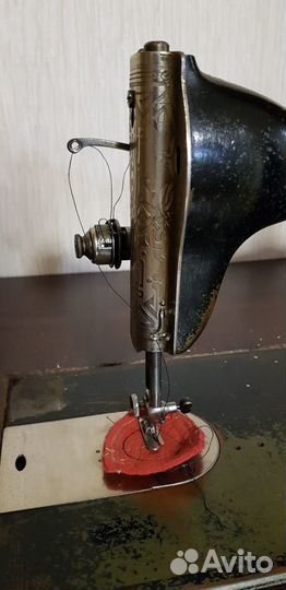 Швейная машина со станиной