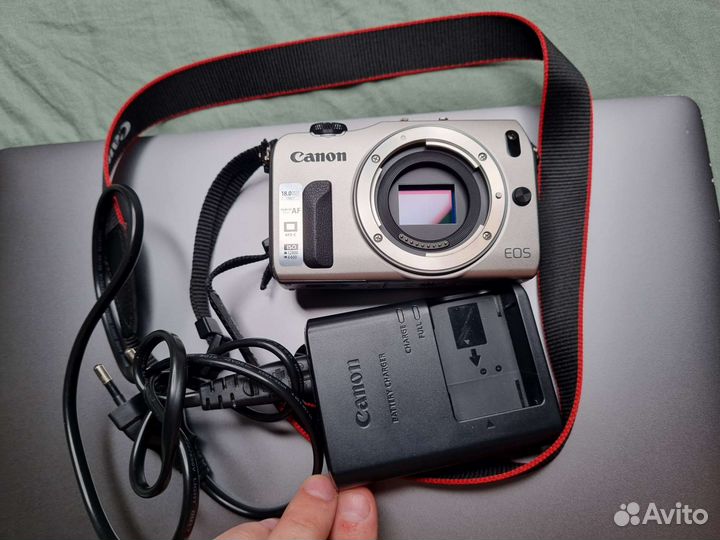 Canon eos m