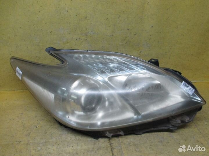 Фара Toyota Prius ZVW30 (Правое)