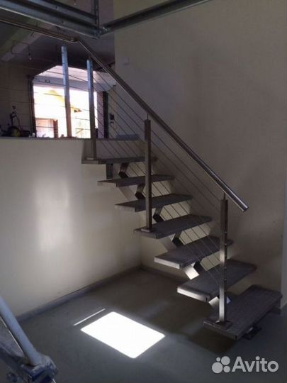 Шлифованный поручень на винтовую лестницу