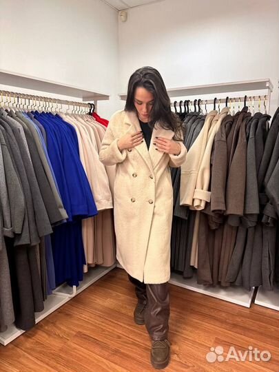 Меховое пальто на пуговицах