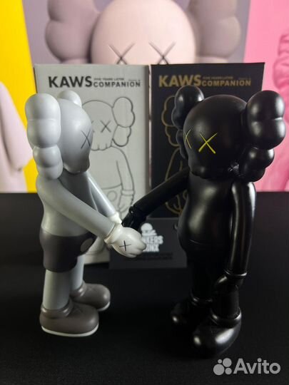 Коллекционная фигурка kaws black