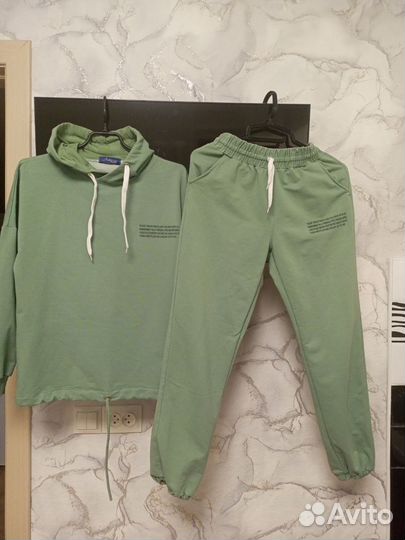 Спортивный костюм женский