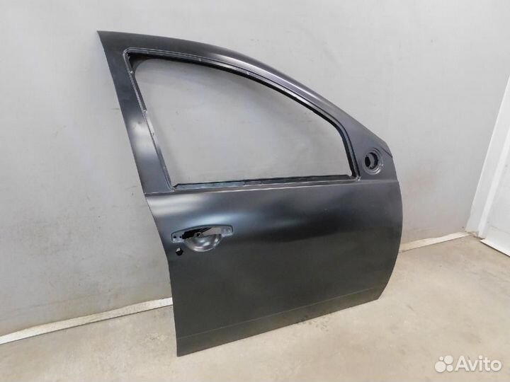 Дверь передняя правая Renault Duster