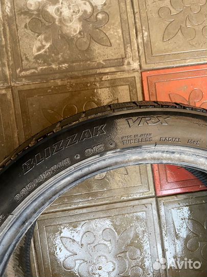 Bridgestone Blizzak VRX 225/45 R18