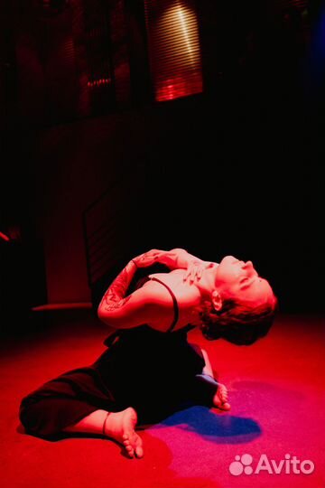 Преподаватель по танцам и растяжке