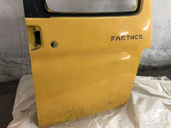 Дверь задняя правая Peugeot partner