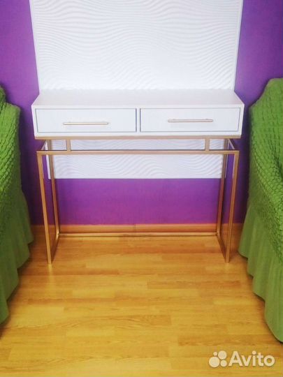 Консольный стол