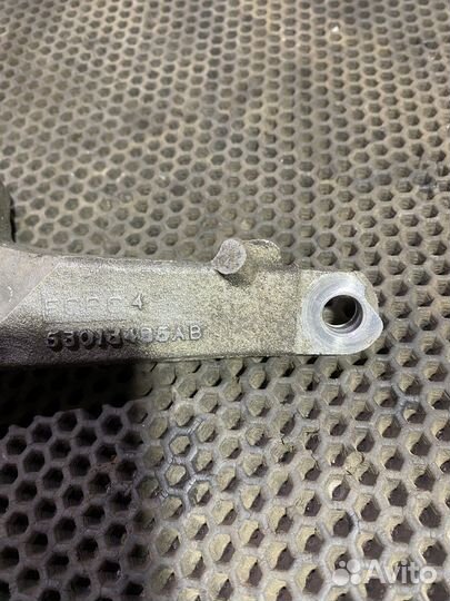 Кронштейн генератора Jeep Liberty KJ Либерти