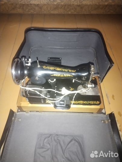 Швейная машина Чайка 143