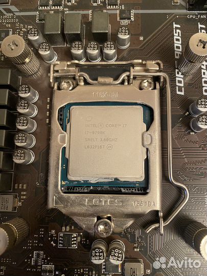 Материнская плата с процессором и кулером