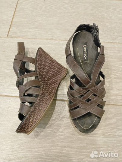 Босоножки женские 37.5 на танкетке