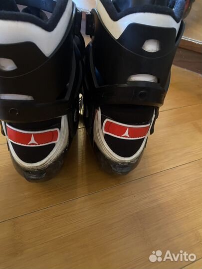 Лыжные ботинки коньковые atomic