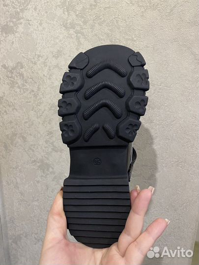 Туфли для девочки новые