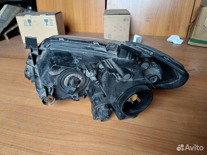 Фара Mitsubishi Outlander правая