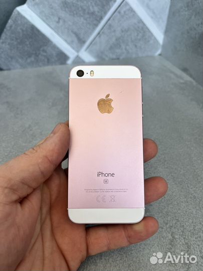 iPhone SE, 32 ГБ