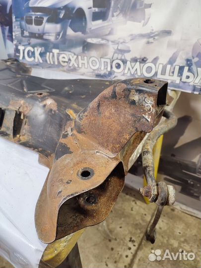 Подрамник Peugeot 307