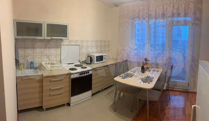 2-к. квартира, 65 м², 2/10 эт.