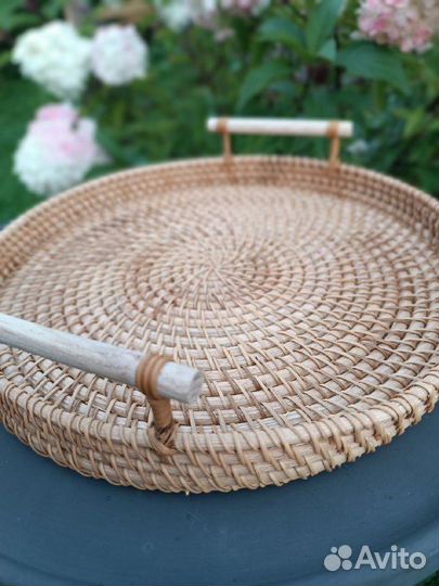 Поднос из ротанга