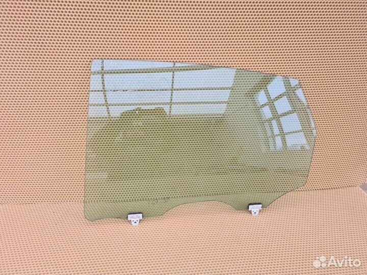 Стекло двери заднее левое Infiniti M35 Y50