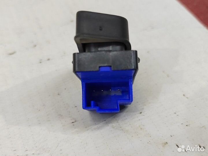 Кнопка центрального замка Volkswagen Passat B7 CDA