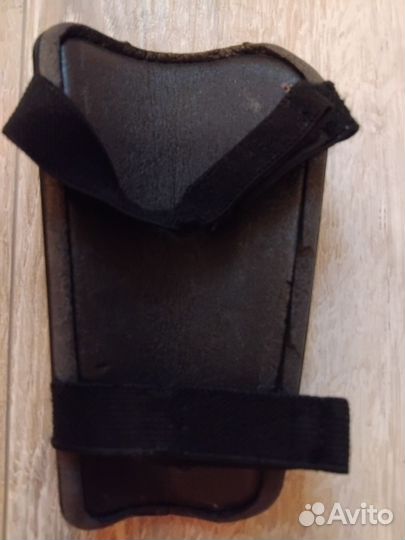 Щитки футбольные маленькие