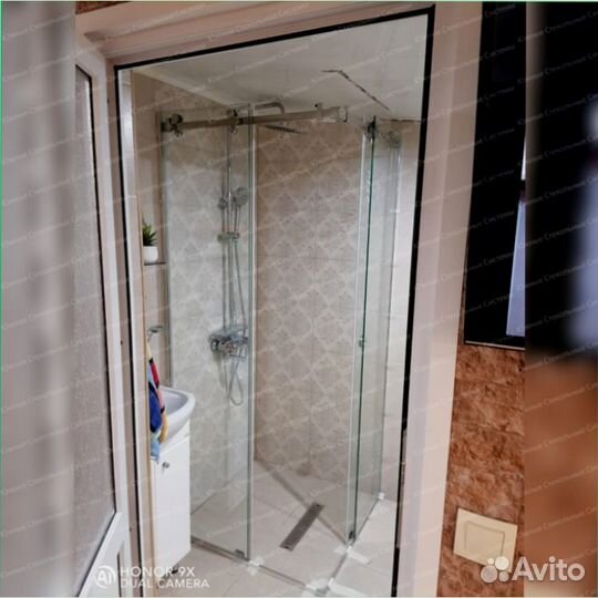 Душевая стеклянная кабина