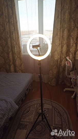 Кольцевая лампа со штативом бу