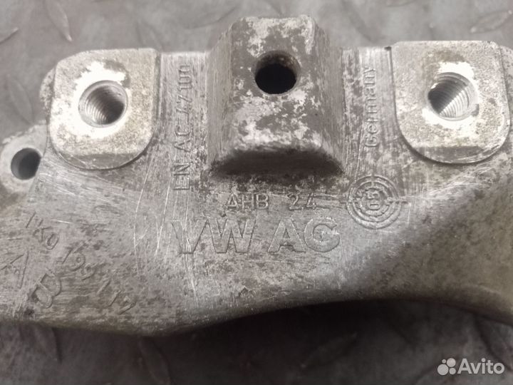 Кронштейн для Skoda Octavia A5