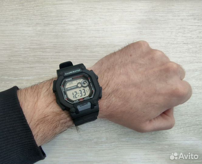 Часы Casio W-737H