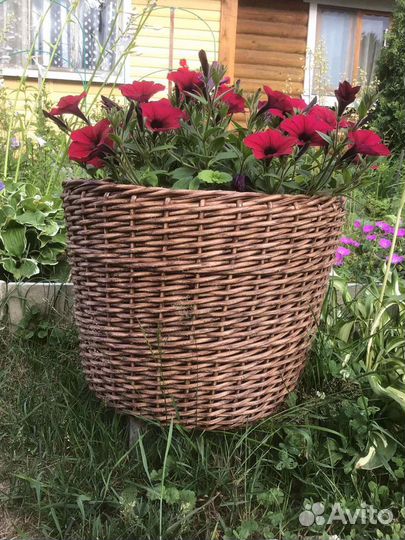 Кашпо для цветов из ротанга