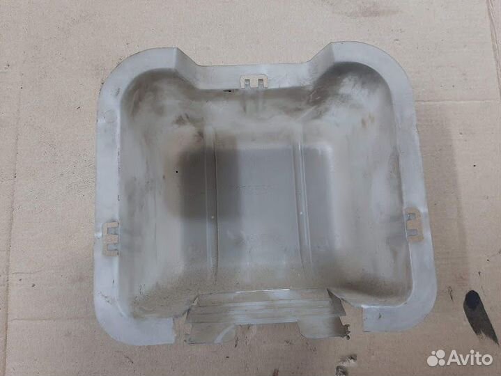 Mitsubishi Крышка ремня безопасности