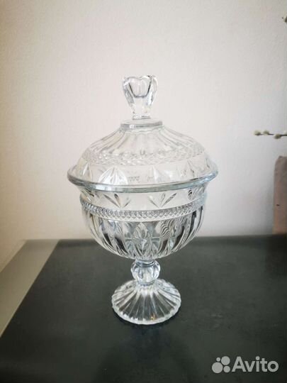 Ваза конфетница на ножке