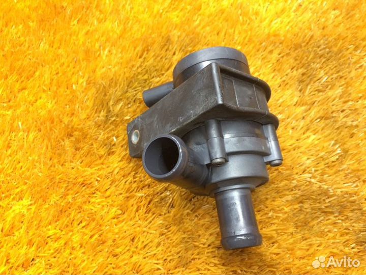 Помпа дополнительная Audi Q5 8R cdnc 2009