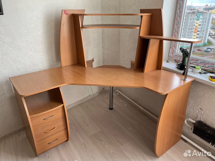 Компьютерный стол